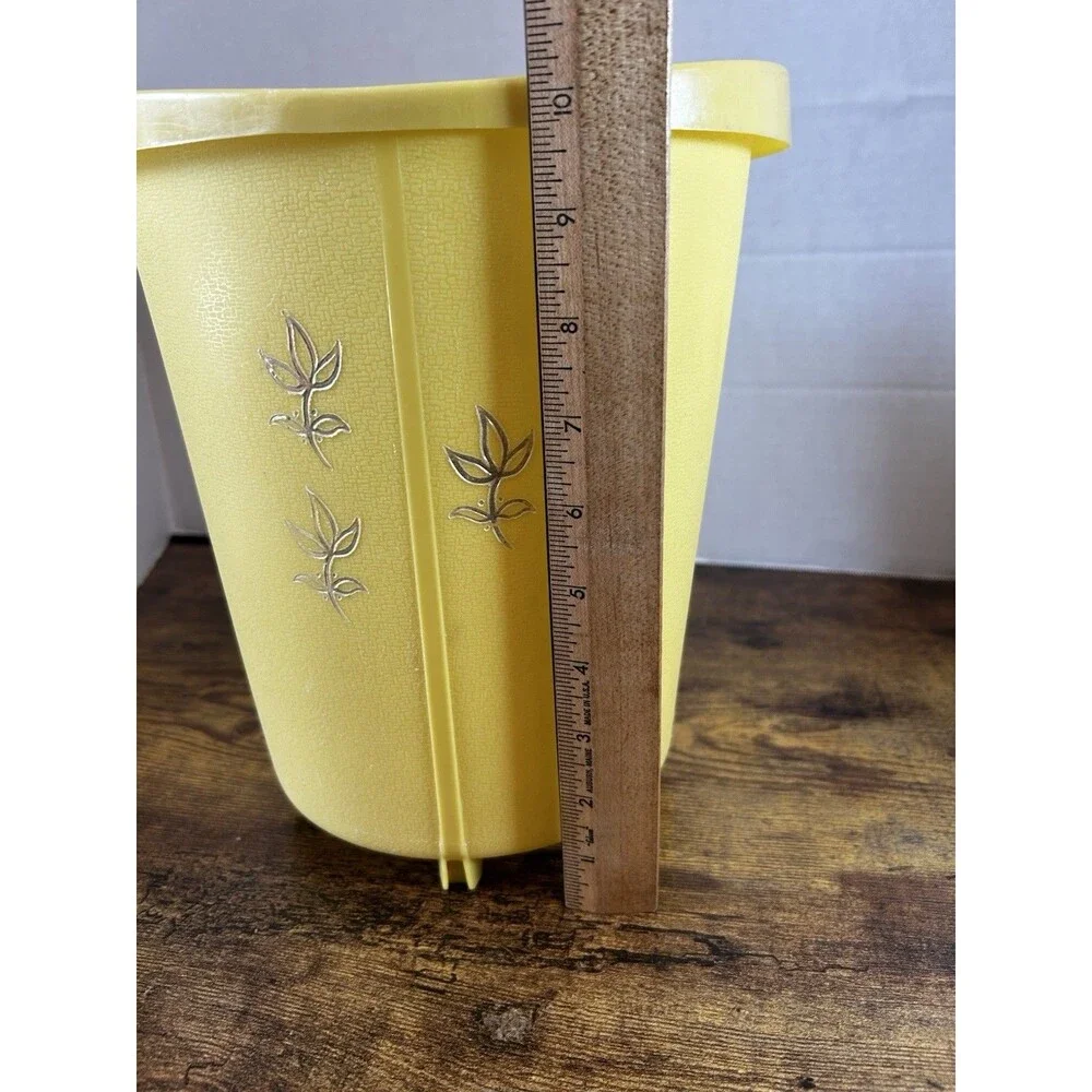 Vtg MCM Goldenrod Yellow Plastic Waste Basket Trash Can Floral 10in Round Accent